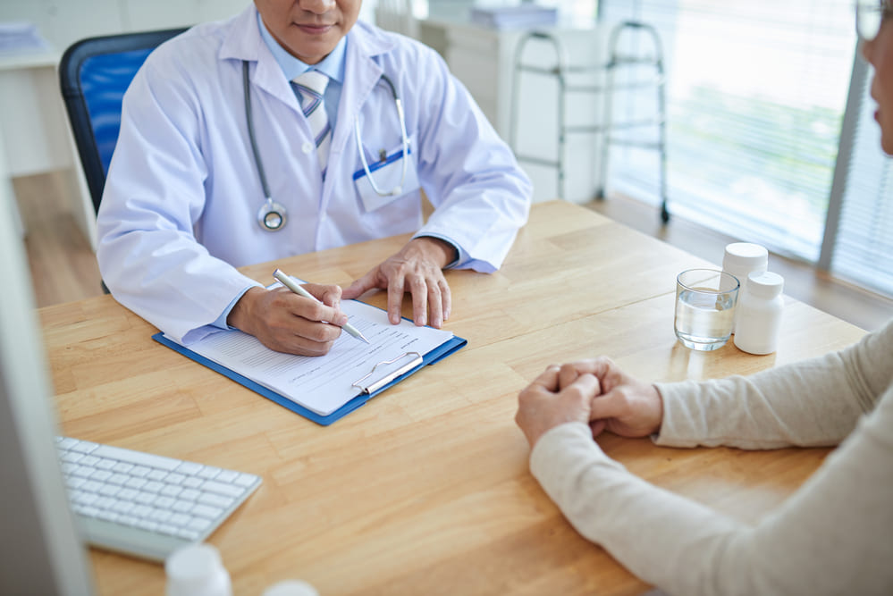 Consulta com o médico para descobrir diagnóstico e buscar tratamento adequado para gastrite