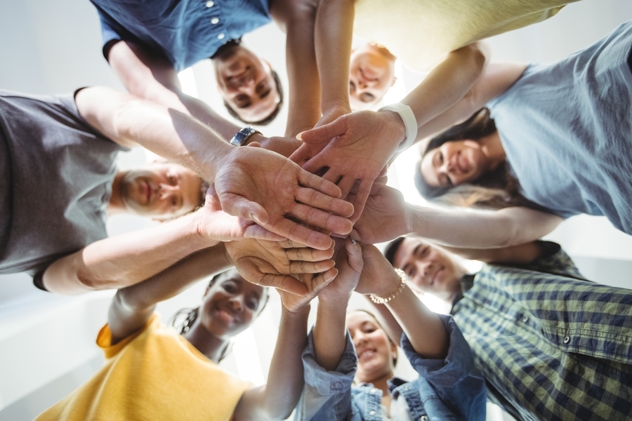 grupo de pessoas reunidas